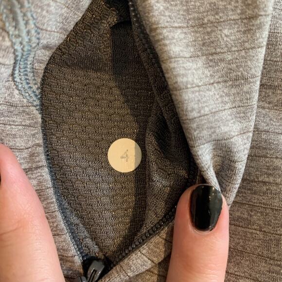 Lululemon Shirt Womens 4 Gray Run For Gold Long Sleeve Heathered Thumbholes Top - Picture 8 of 10